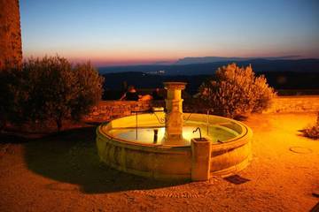 Location de vacances pour 6 personnes, avec jardin et terrasse à Caseneuve