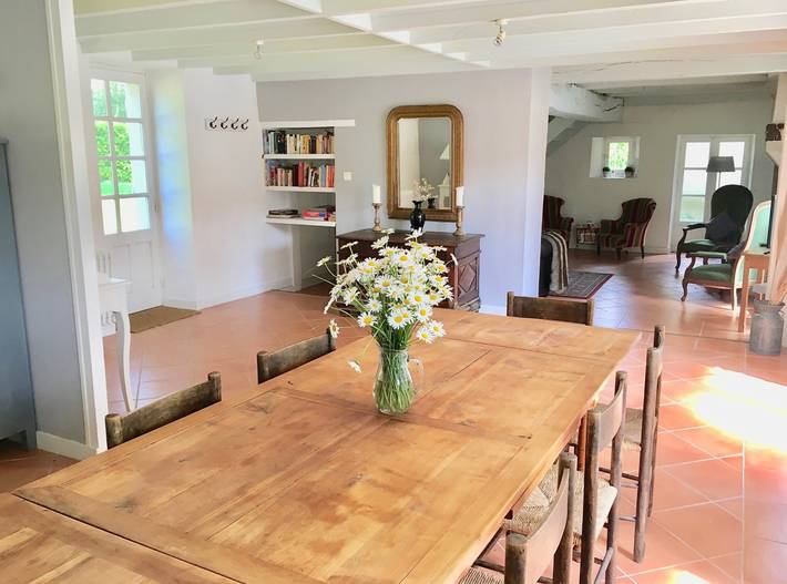 Gîte pour 18 personnes, avec piscine ainsi que terrasse et jardin à Bourneau - 3