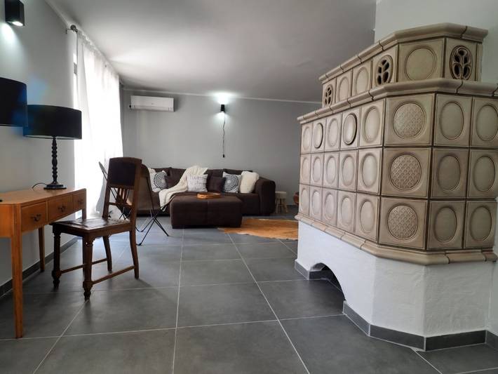 Ferienhaus für 8 Personen, mit Terrasse und Whirlpool sowie Garten und Sauna in Plaški