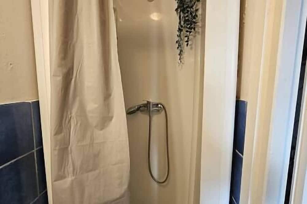 Entire apartment, T2 Quiet near the citadel in Arras, Arras region