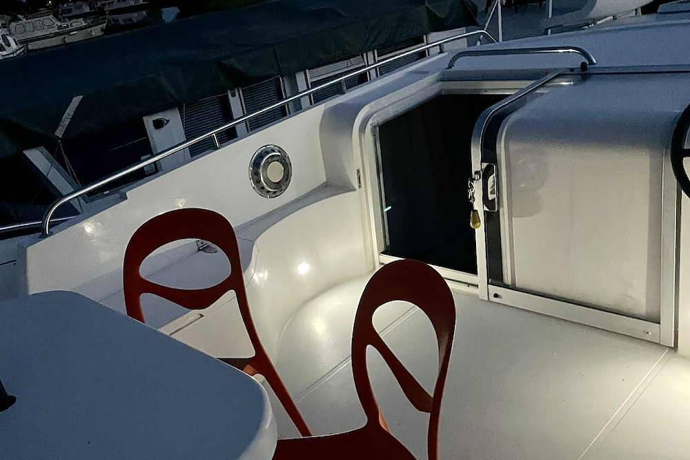 Iris Bateau Douillet in Nevers, Nièvre