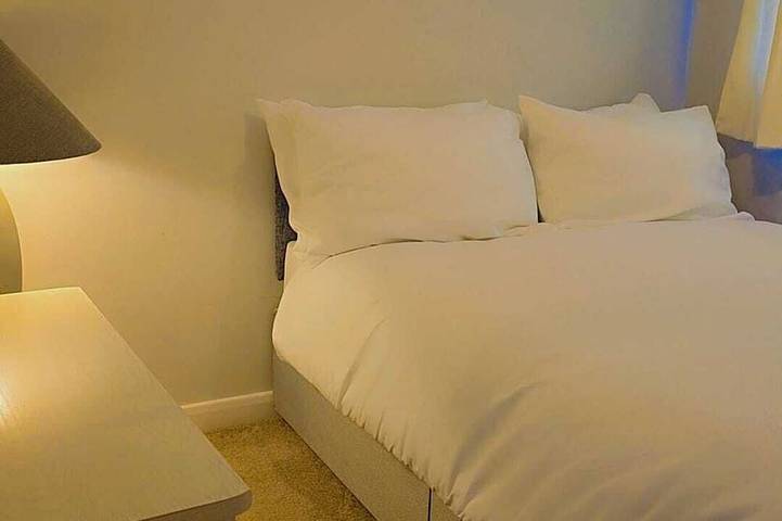 Experience Comfort and Style at Our Modern Luxury 3-Bedroom Guesthouse in Wigan\" in Wigan, Gran Mánchester