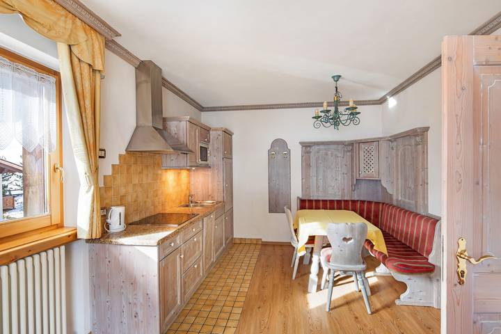 Hel lägenhet, Holiday Apartment "Casa Li Roina n 48" with Mountain View, Balconies & Wi-Fi in Livigno (Town), Livigno