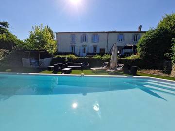 Gîte pour 10 personnes, avec jardin et piscine dans Bieujac