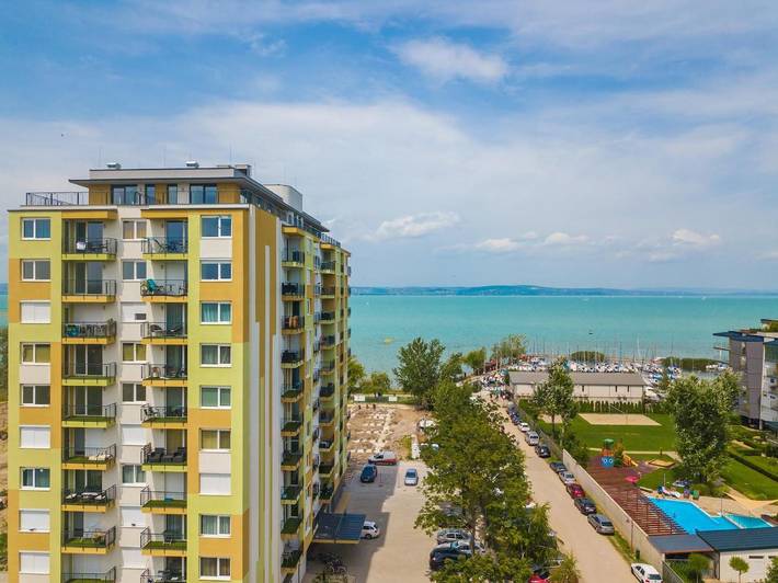 Ferienwohnung für 4 Personen, mit Ausblick und Balkon sowie Seeblick in Siofok