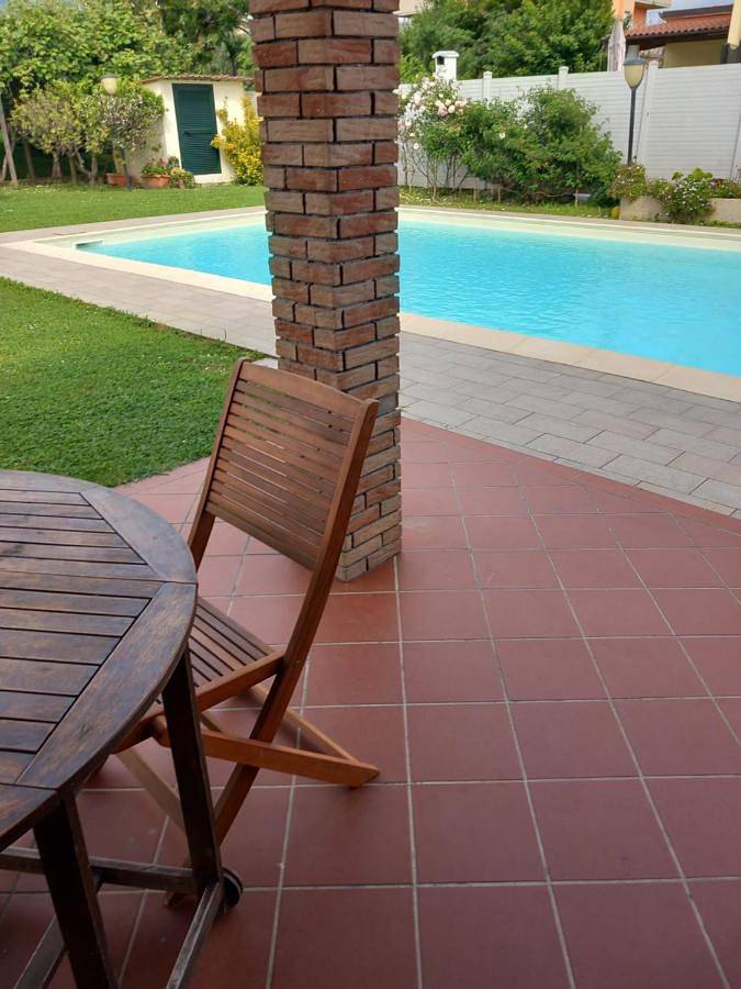 Villa per 4 persone, con Terrazza e Giardino nonché Piscina a Sarzana