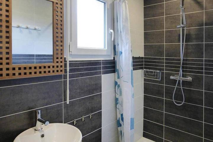 Location de vacances pour 3 personnes, avec terrasse et jardin, animaux acceptés à Vains - 2