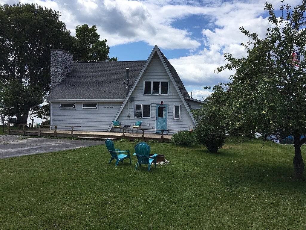 Schönes Haus am See direkt am Hubbard See, East Shore in Hubbard Lake, Alcona County