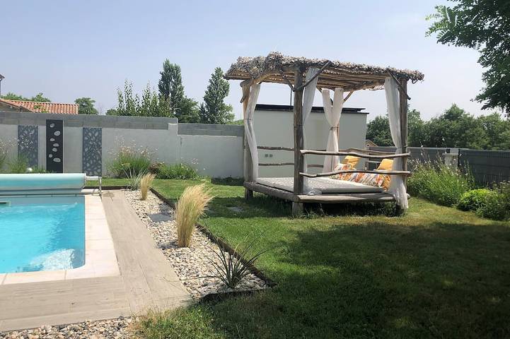 Location de vacances pour 4 personnes, avec terrasse et jardin à Ruoms