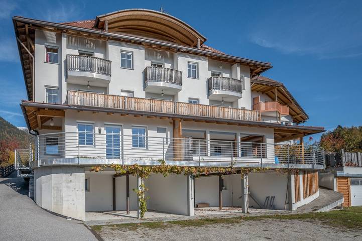 Appartamento per 5 persone, con sauna e balcone nonché giardino sul Plan de Corones