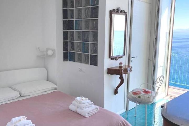 Ganze Wohnung, 2 Bed Flat - Sleeps 4 - Parking - Wifi in Castiglione, Ravello