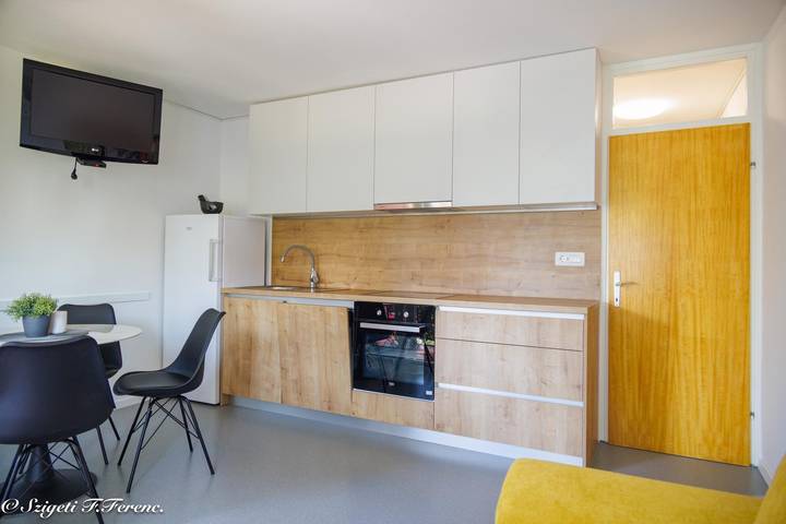 Ferienwohnung für 2 Personen, mit Balkon, kinderfreundlich in Rijeka