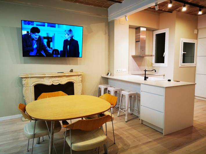 Entire apartment, Apartment 'Super Centríco Piso En Barcelona' with Wi-Fi and Air Conditioning in Barcelona Centre, Barcelona