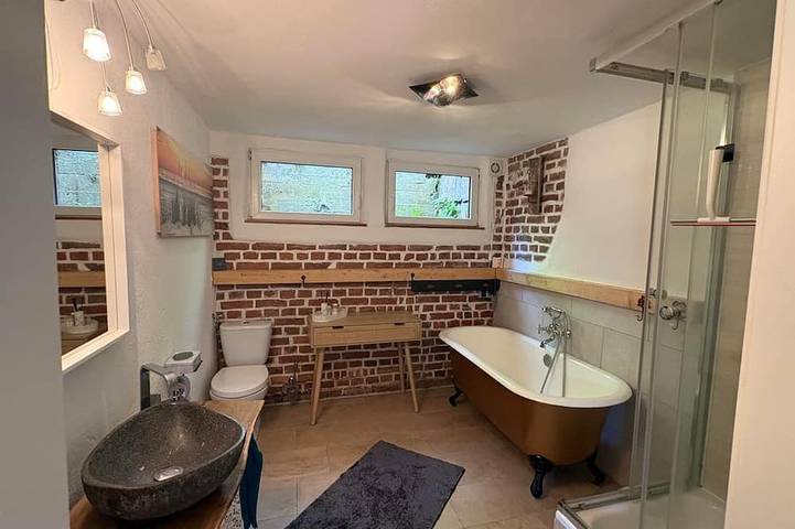 Ganze Wohnung, \"unterm Frohnbühl\" - Appartement/Fewo, Dusche und Badewanne, 1 Schlafra in Dahn, Landkreis Südwestpfalz