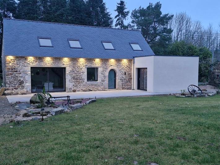 Location de vacances pour 11 personnes, avec terrasse à Plouigneau