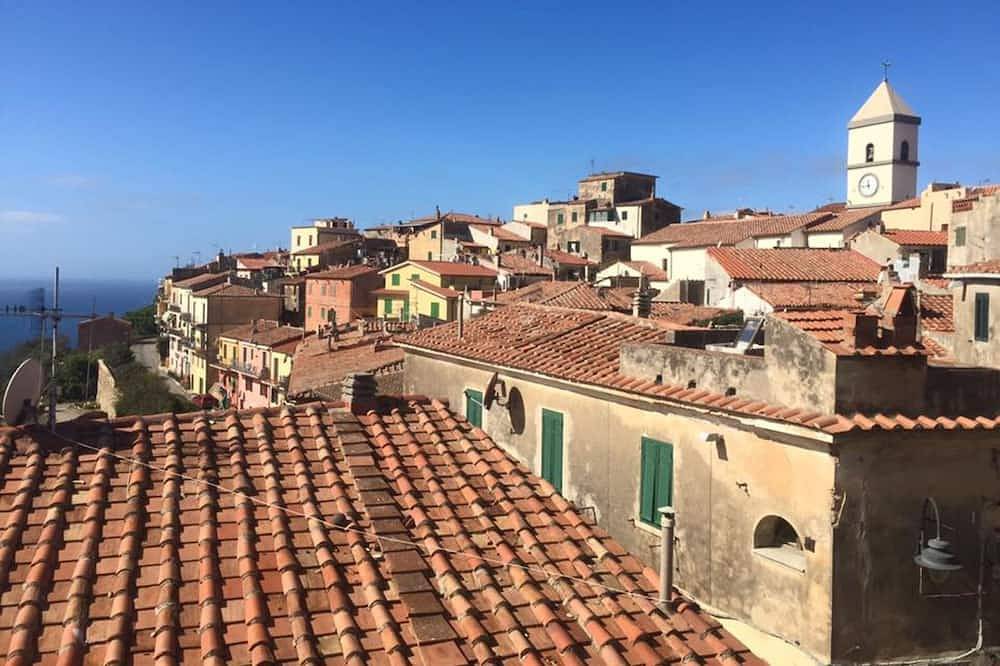 Ganze Wohnung, Sunset Coast - with breathtaking sea views! in Innamorata, Elba