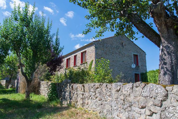 Gîte pour 6 personnes, avec Terrasse ainsi que Jardin et Vue