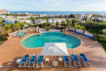 Villa for 10 Guests in Luz, Faro District, Picture 1