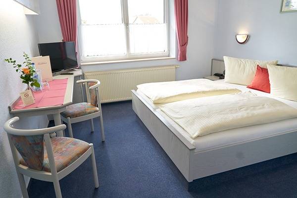 Landgasthof Fleischhauer - Doppelzimmer Katg. 2 Comfort (auch zur Alleinbenutzung) im Gästehaus mit eigenem Badezimmer in Homberg (Ohm), Vogelsberg Region