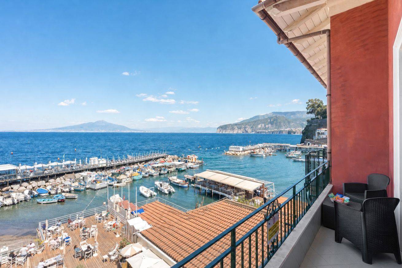 Ganze Wohnung, Seaview Home on the beach & amazing views terrace in Sorrent, Neapel Provinz