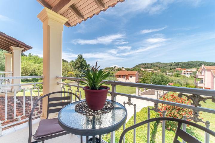 Appartement entier, Appartement "Villa Logas" près de la plage avec jardin et Wi-Fi in Peroulades, Corfou