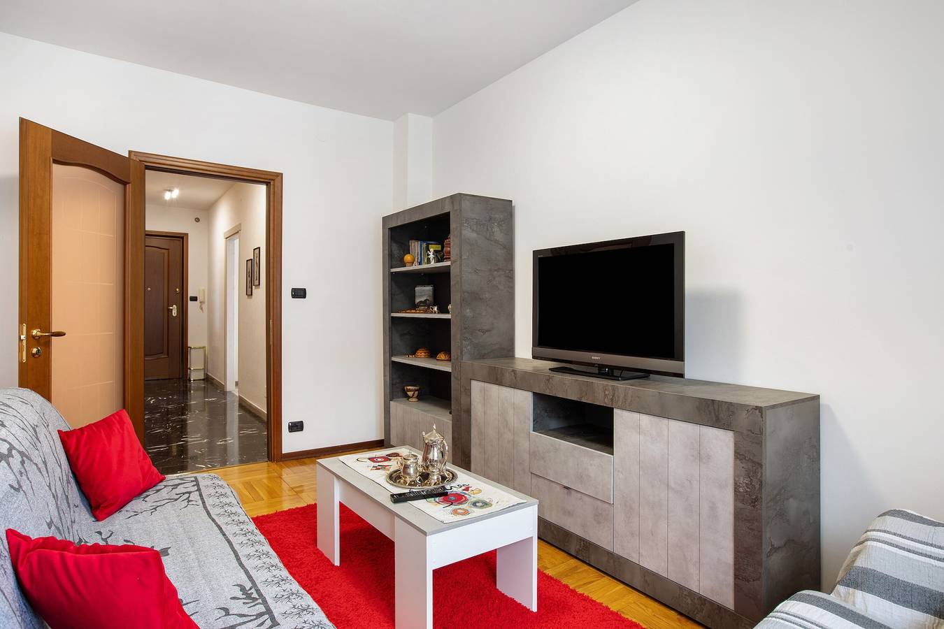 Ganze Wohnung, Ferienwohnung 'Casa Rosa' mit Bergblick und Balkon in Aosta, Walliser Alpen