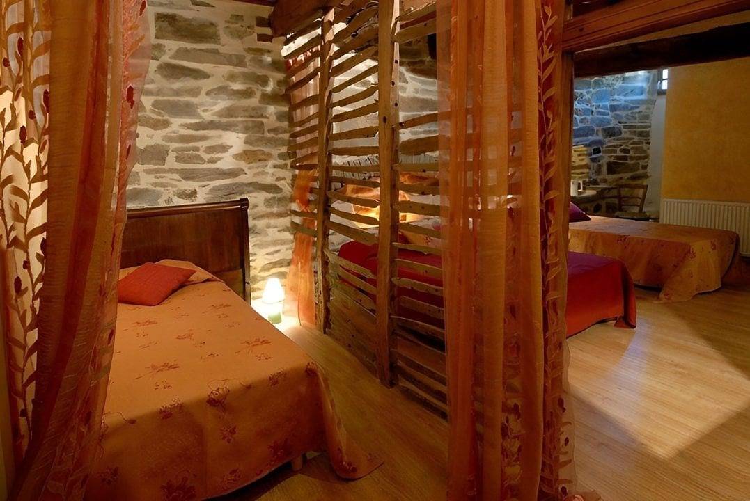 La Tour des Chapelains - Chambre Chelidoine in Saint-Chély-d'Aubrac, Massif central