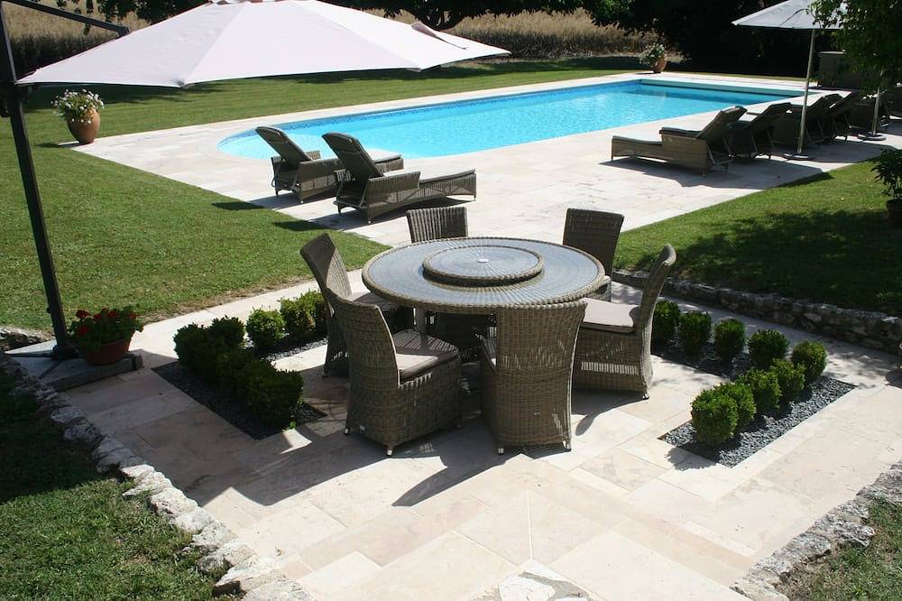 Impresionante granja en 15 acres, piscina privada climatizada, 6 camas y 4 baños más anexo in Saint-Astier, Región de Marmande
