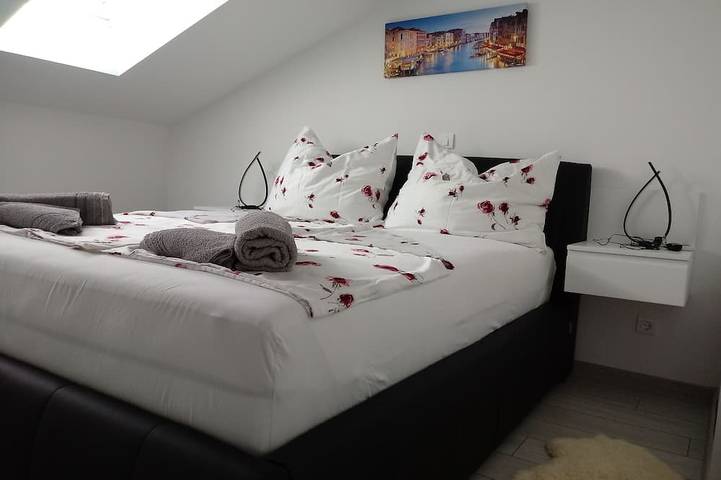 Appartement entier, -Super appartement en duplex -avec vue sur la mer -situé directement sur la plage -garage souterrain in Pjescana Uvala, Côte Sud d'Istrie