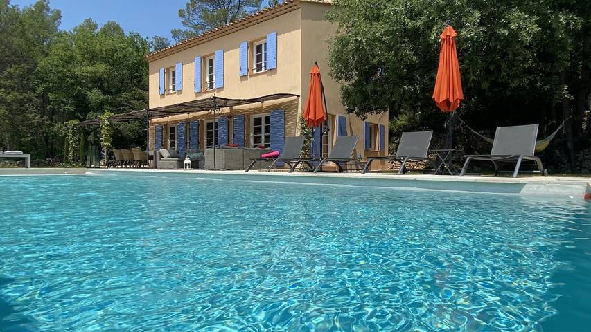 Gîte pour 8 personnes, avec piscine, adapté aux familles