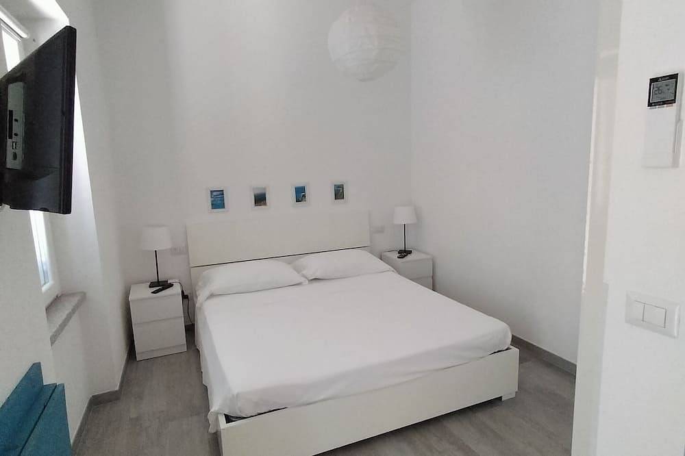 Appartamento intero, Elegante casa con Giardino Vista Mare a 50 metri dalle spiagge di Pomonte in Pomonte, Isola d'Elba