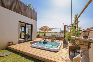 Villa pour 6 personnes, avec piscine ainsi que jacuzzi et jardin à Marseillan