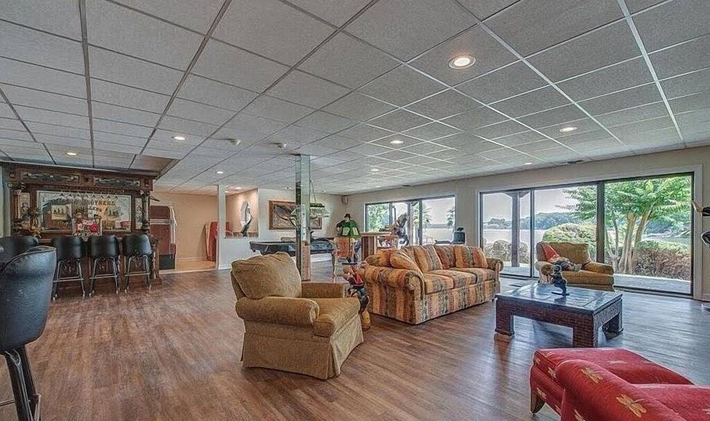 Private Lakeside Oasis - Newly Renovated - Spacious Interior - Movie Theater in Gaston County