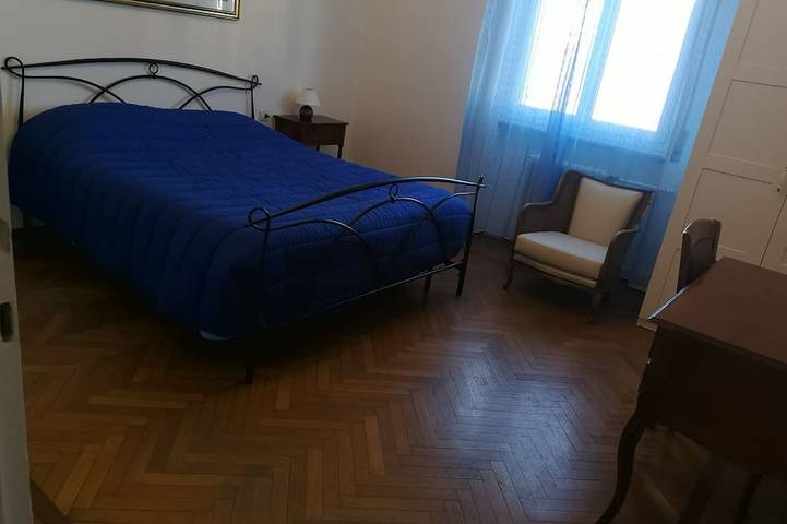 Ganze Wohnung, Geräumige und ruhige Wohnung in einer Villa in Mailand, Mailand Provinz