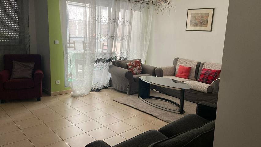 Apartamento entero, Apartamento 'Le Village' con terraza privada, balcón y wifi in Marsella, Marsella region