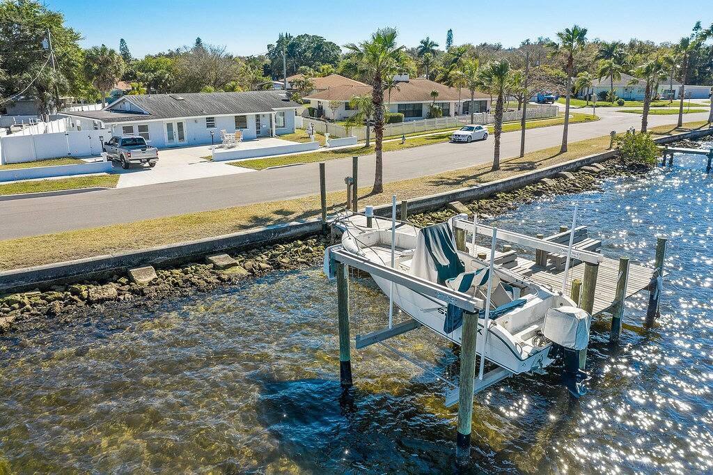 Manatee River Paradise with pool and dock awaits you! in Bradenton, Manatee County
