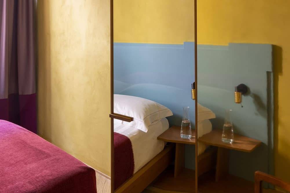 The Wheels Florence Bed&Breakfast: Standard Bedroom Ocra in Florence city center, Florence