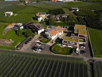 Ferienwohnung für 6 Personen, mit Whirlpool und Garten sowie Balkon, mit Haustier in Latsch