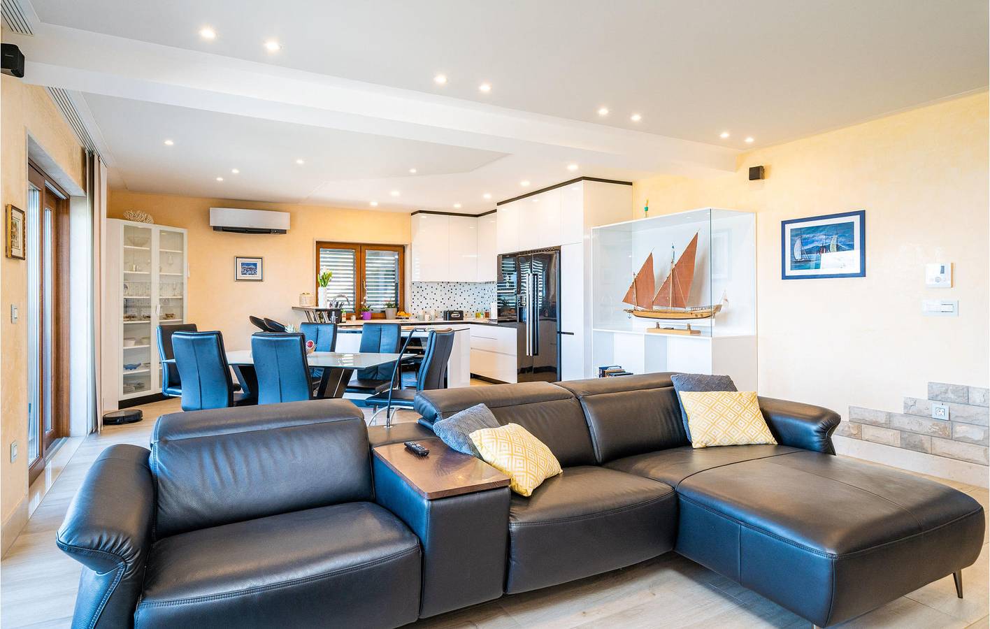 Charming 2-Bedroom Apartment with Pool, Wi-Fi, 500m to Beach in Cavtat, Cavtat (Dalmatia)