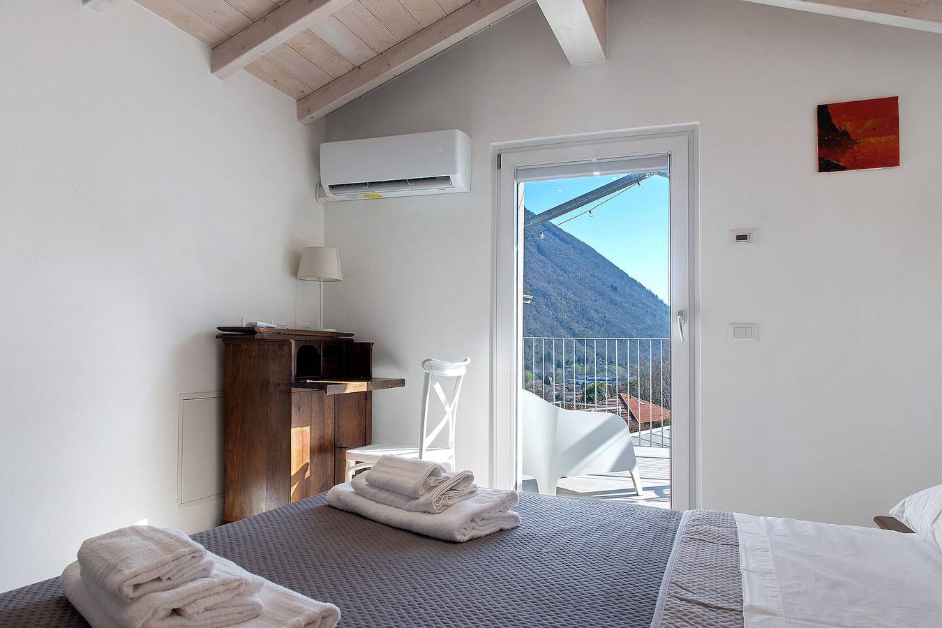 Ganze Wohnung, Appartement 'Residenza La Fonte Dependance' ideal für Paare, private Terrasse, Klimaanlage in Laveno-Mombello, Lago Maggiore (Lombardei)