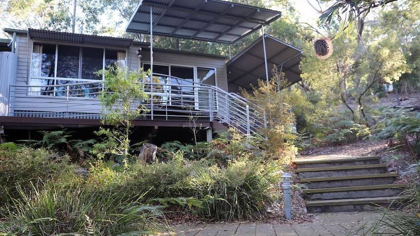 Villa for 6 people, with balcony and pool as well as hot tub in Queensland