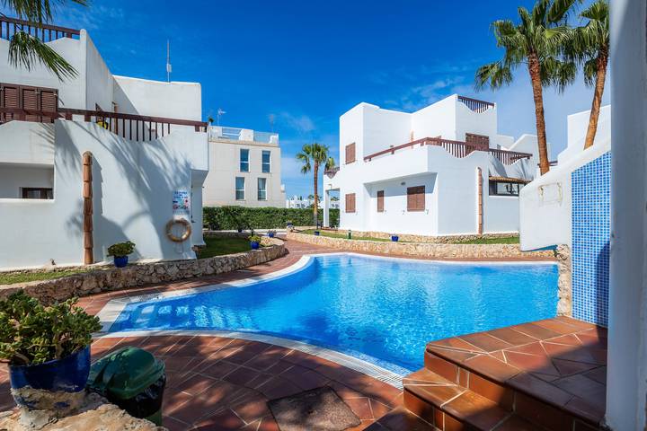 Location de vacances pour 10 personnes, avec jardin et bassin pour enfant à Majorque du Sud