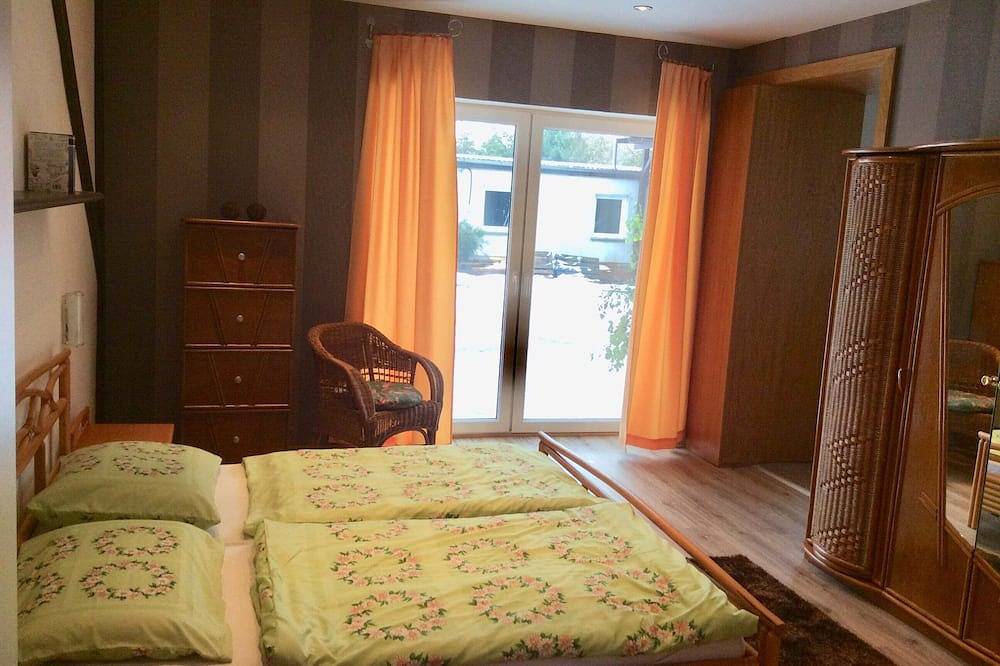 Ganze Wohnung, Ferienwohnung direkt am See mit eigenem Zugang. in Potzlow, Oberuckersee