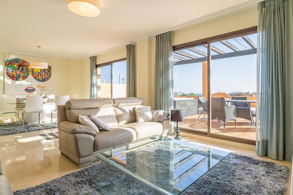 Apartamento entero, Awesome apartment in Casares with swimming pool in Playa Ancha, Casares