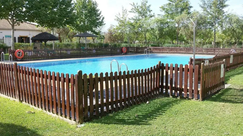 Camping para 2 personas, con piscina además de jardín y terraza - 1