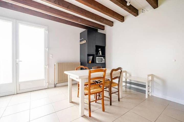 Location de vacances pour 5 personnes, avec vue ainsi que balcon et jardin à Perrier - 4