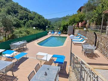 Ferienwohnung für 4 Personen, mit Pool und Garten in Prelà