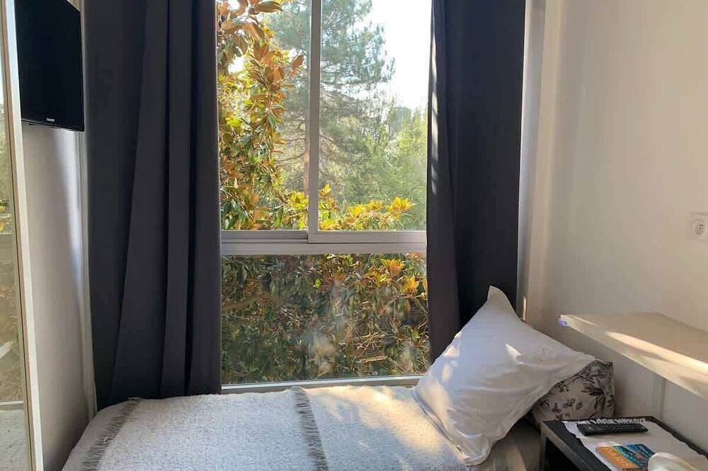 Ganze Wohnung, Luxury studio in quiet Neuilly with a garden, near the Bois metro station in Neuilly-sur-Seine, Hauts-de-Seine