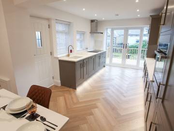 Log Cabin for 8 People in Buxton, Peak District, Photo 2