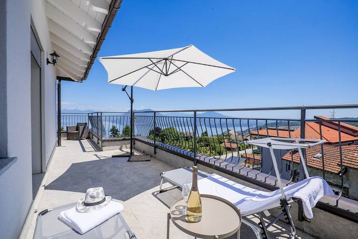 Ferienwohnung für 6 Personen, mit Garten und Ausblick sowie Balkon und Seeblick, mit Haustier in Comune di Stresa - 3